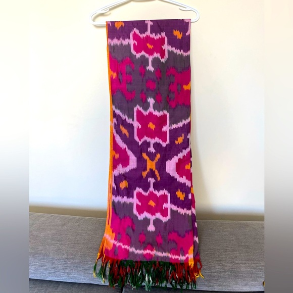 Accessories - STUNNING AUTHENTIC SILK IKAT scarf in brand new condition!